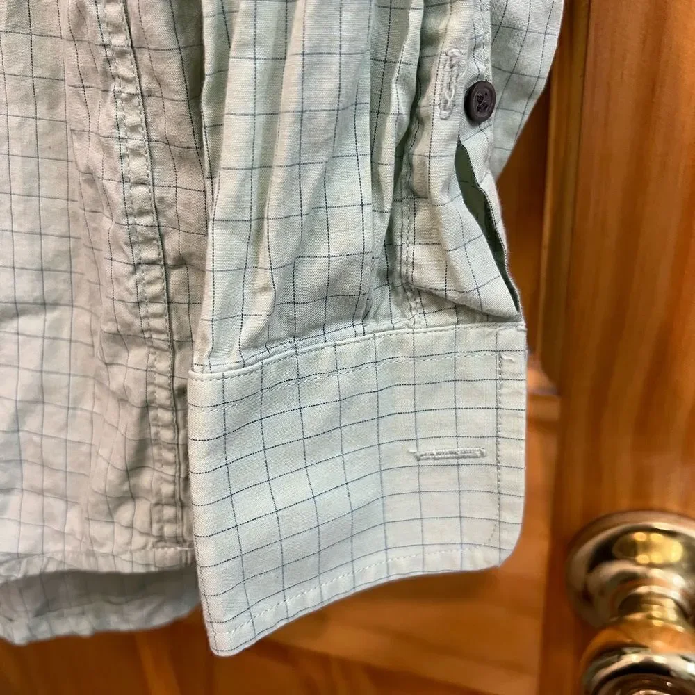 Banana Republic men’s relaxed fit size M light green check button down shirt